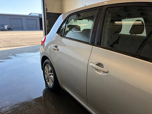 Toyota Auris 2011 photo 5