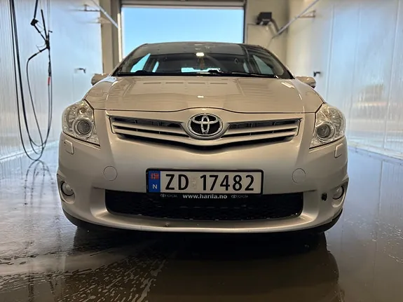 Toyota Auris 2011 photo 2