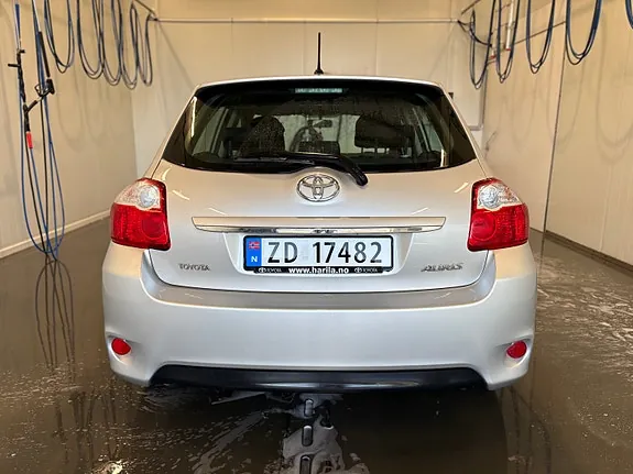 Toyota Auris 2011 photo 3