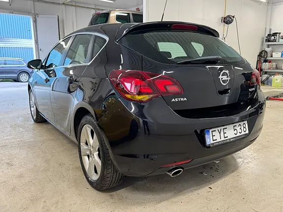 Opel Astra 2010 photo 4