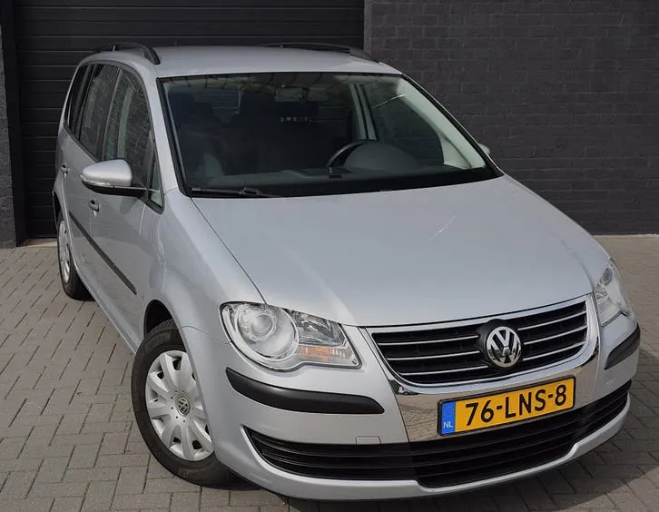 Volkswagen Touran 2010 photo 2
