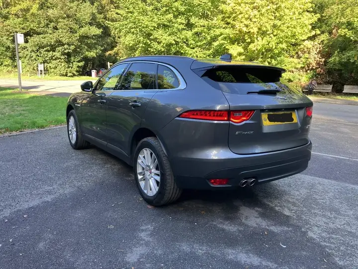 Jaguar F-Pace 2019 photo 3