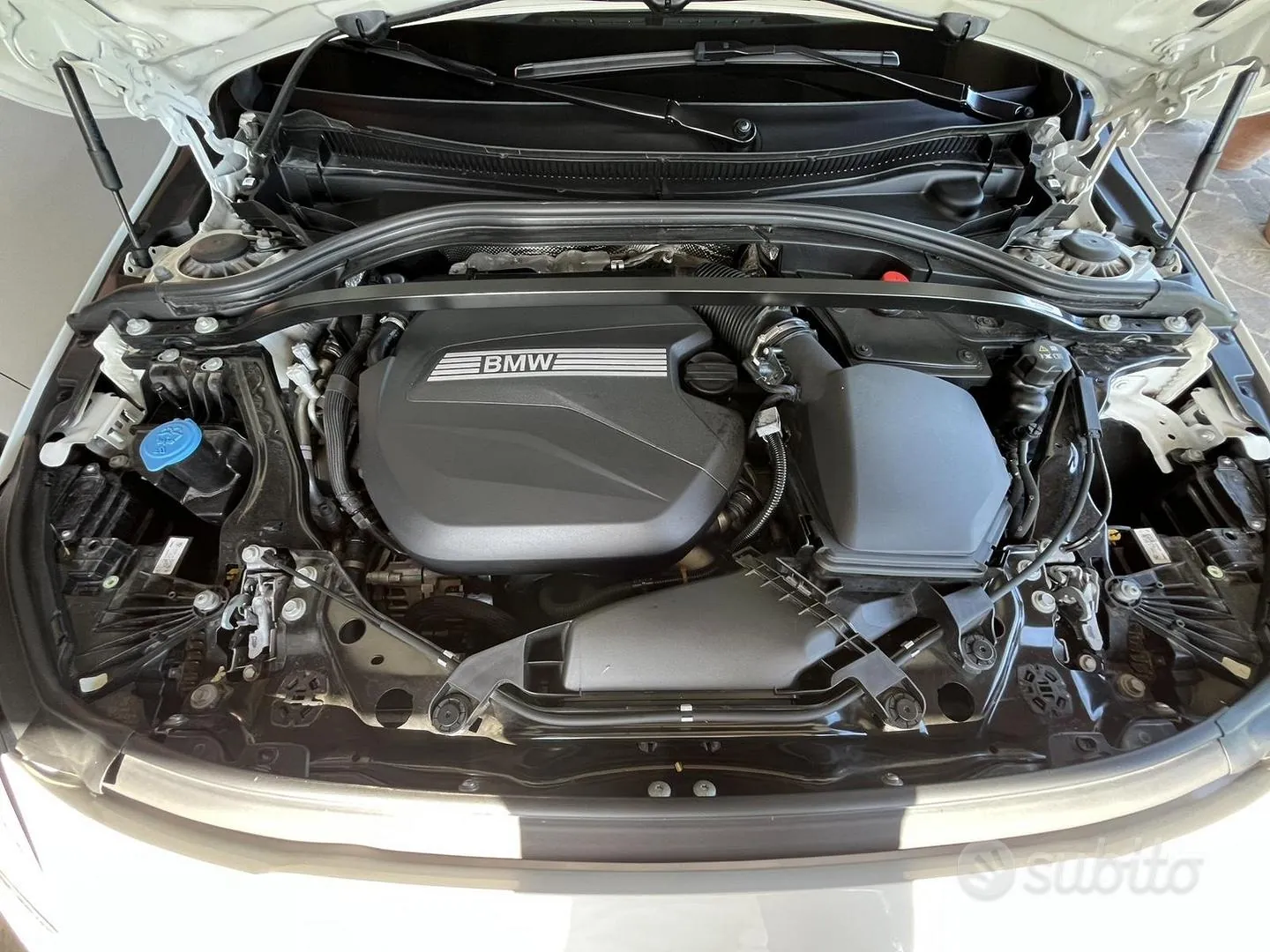 BMW 118D 2024 photo 2