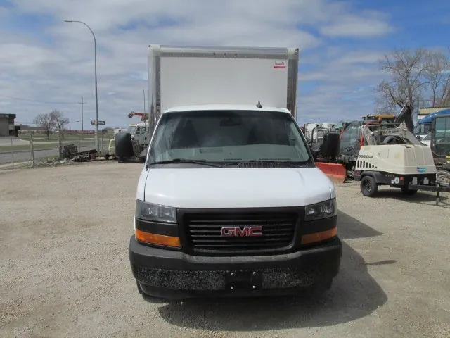 GMC Savana 2022 photo 2