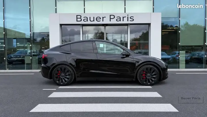 Tesla Model Y 2023 photo 2
