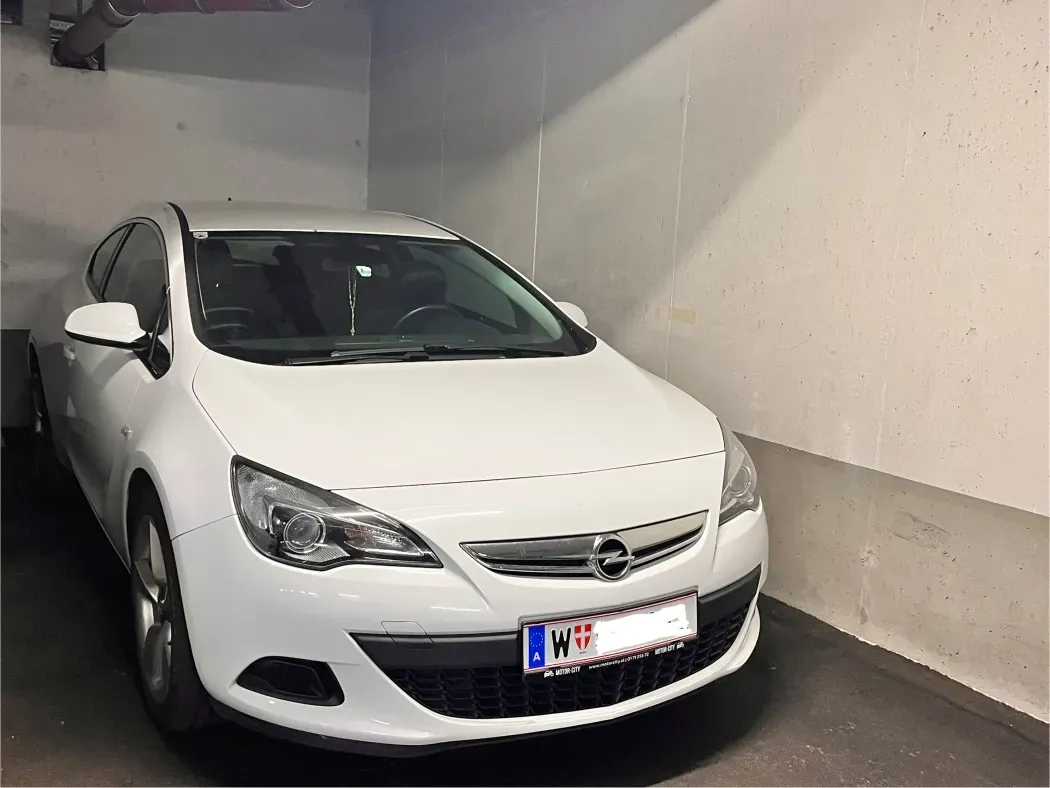 Opel Astra 2013 photo 2