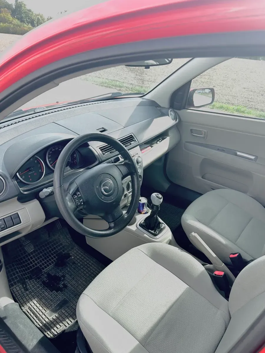 Mazda Mazda2 2006 photo 2