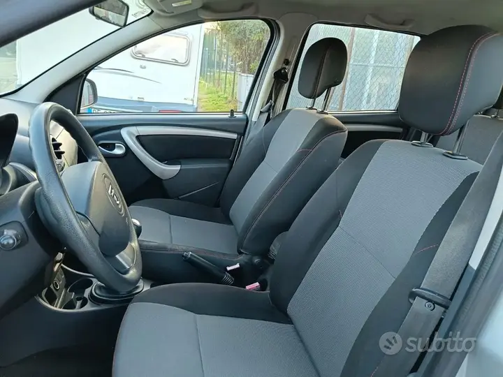 Dacia Duster 2013 photo 4