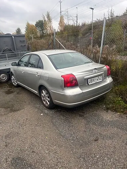 Toyota Avensis 2003 photo 2