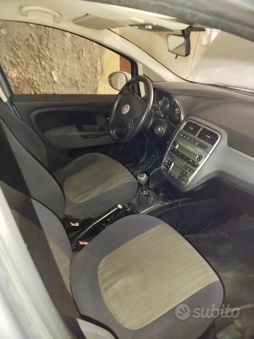 Fiat Grande Punto 2009 photo 4