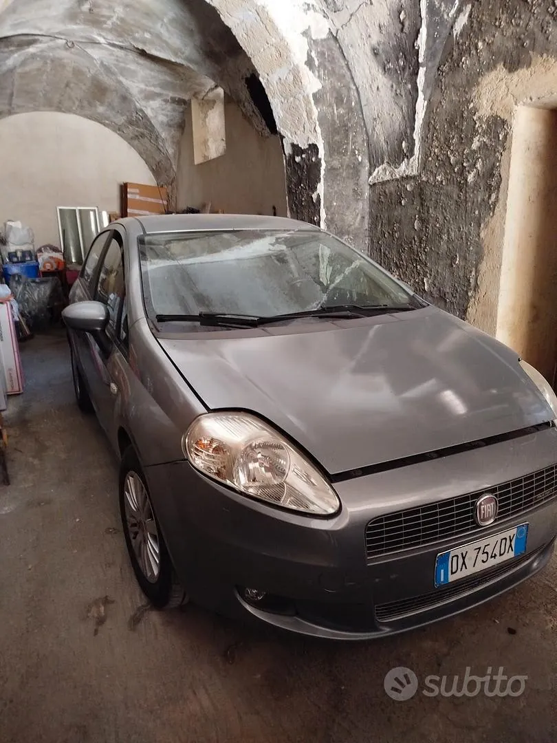 Fiat Grande Punto 2009 photo 3