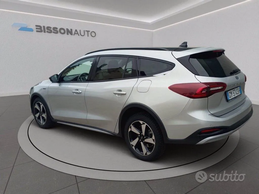 Ford Focus 2023 photo 3