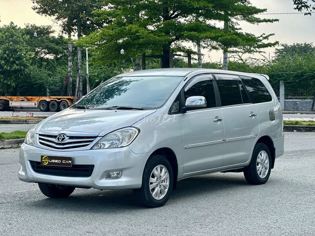 Toyota Innova 2009 photo 2