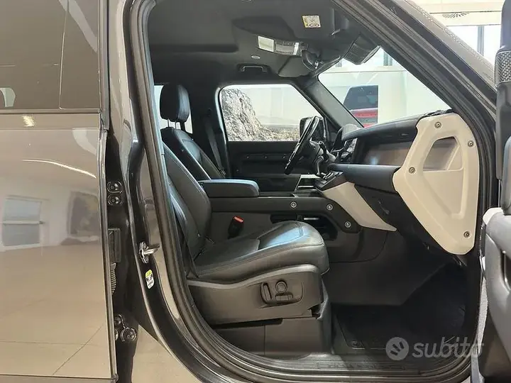Land Rover Defender 2022 photo 3
