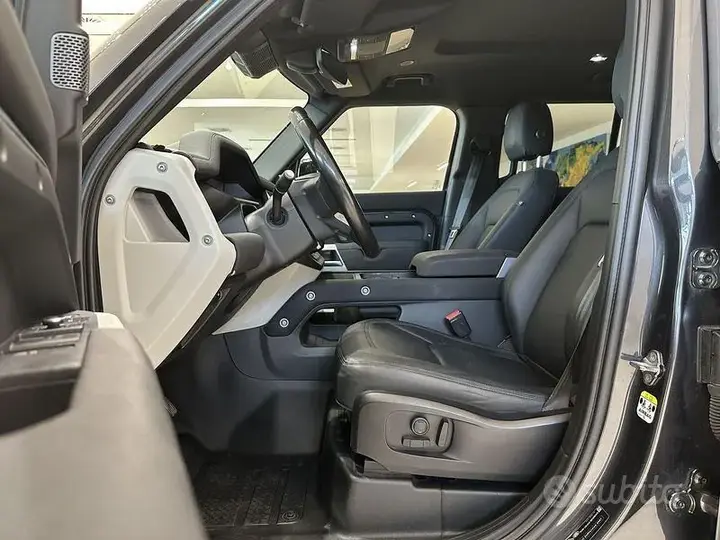 Land Rover Defender 2022 photo 4