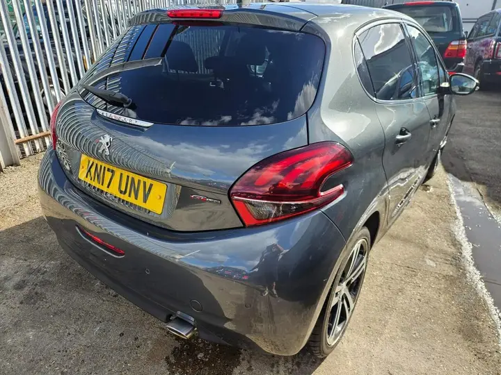 Peugeot 208 2017 photo 3