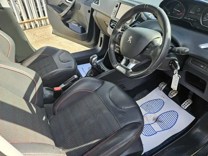 Peugeot 208 2017 photo 2
