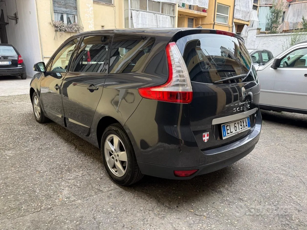 Renault Scenic 2012 photo 4