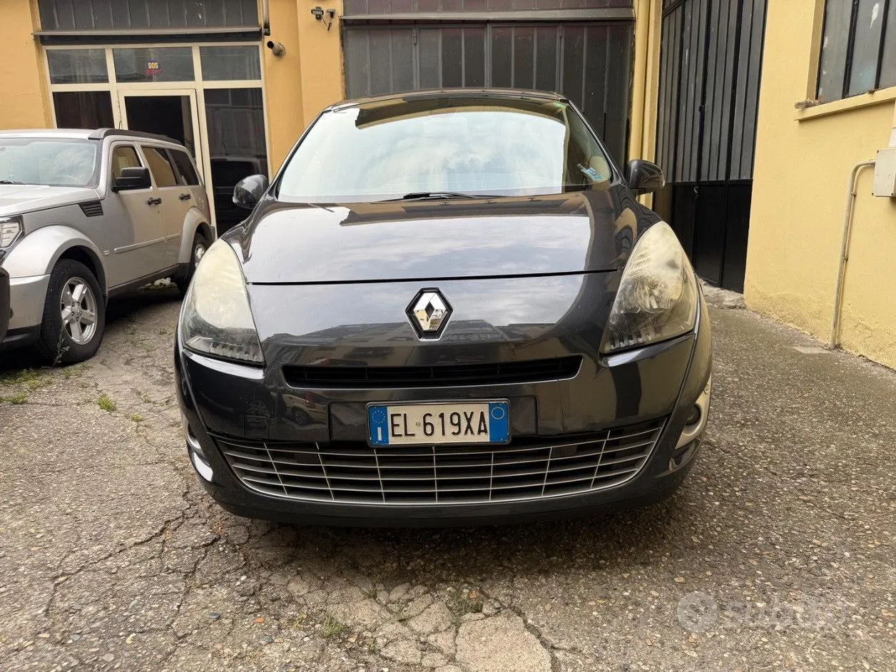 Renault Scenic 2012 photo 2