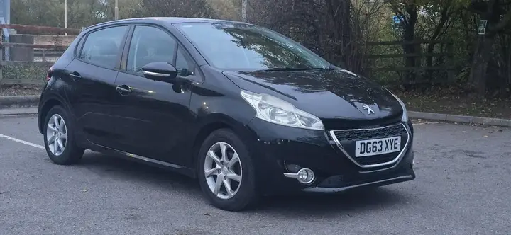 Peugeot 208 2013 photo 2