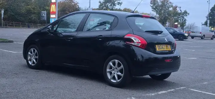 Peugeot 208 2013 photo 4