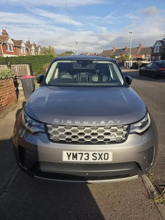 Land Rover Discovery 2023 photo 2