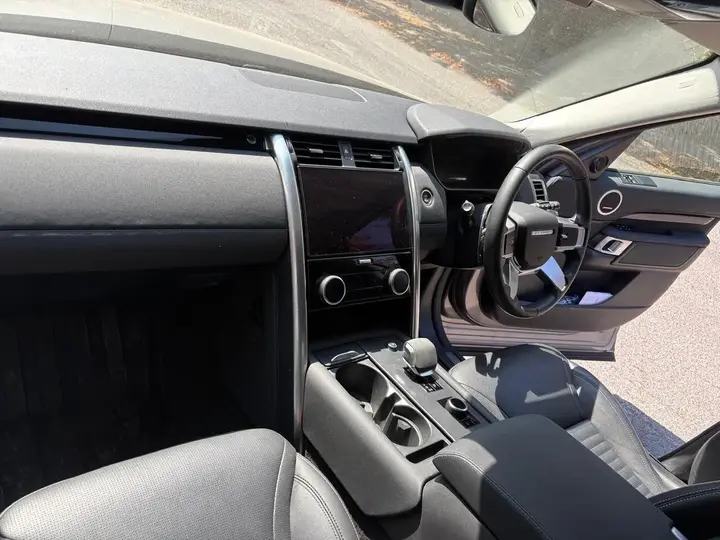 Land Rover Discovery 2023 photo 5