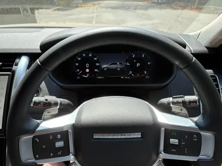 Land Rover Discovery 2023 photo 4