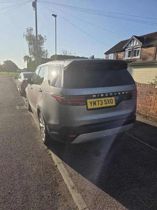 Land Rover Discovery 2023 photo 3