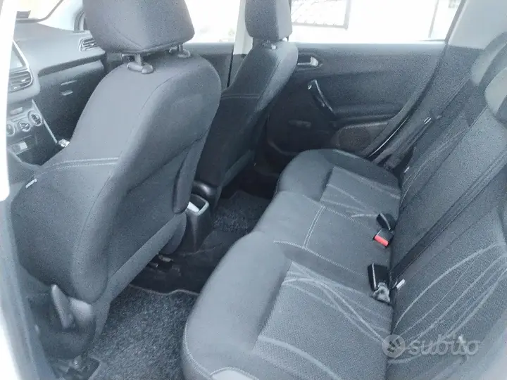 Peugeot 208 2013 photo 3