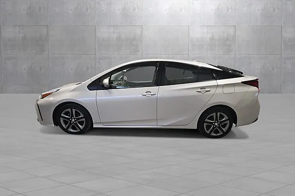 Toyota Prius 2022 photo 2