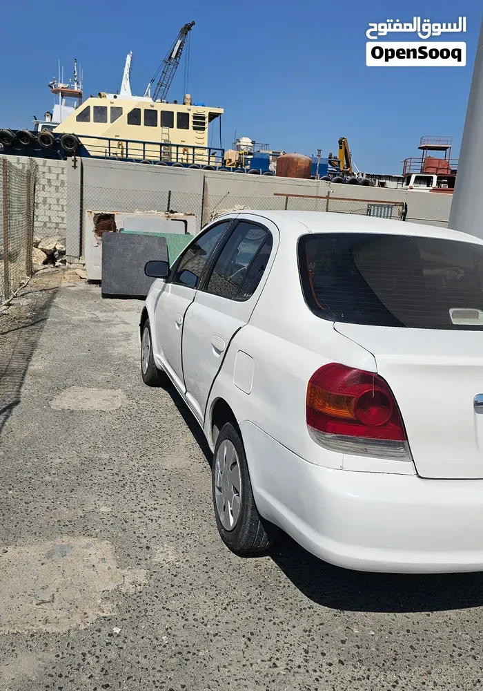 Toyota Echo 2004 photo 2
