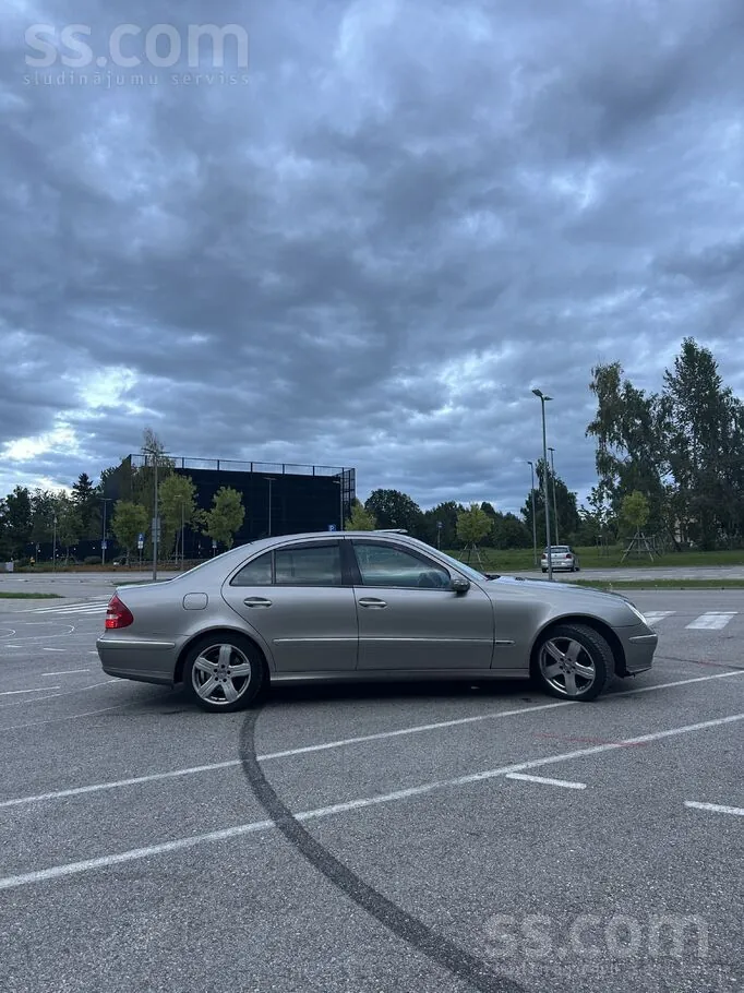 Mercedes-Benz E-Class 2003 photo 5