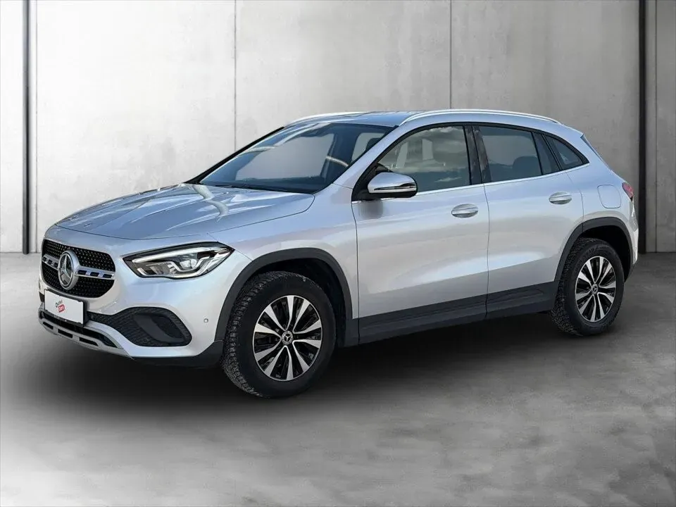 Mercedes-Benz Gla Class 2022 photo 2
