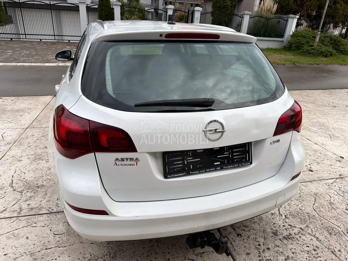 Opel Astra J 2012 photo 5