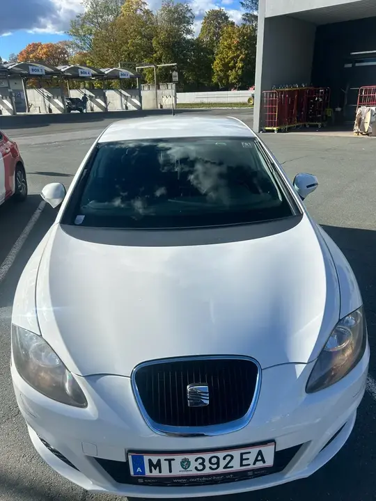 Seat Leon 2011 photo 2