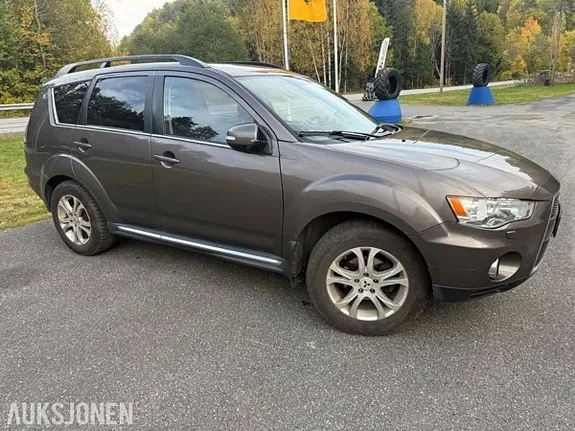Mitsubishi Outlander 2011 photo 2