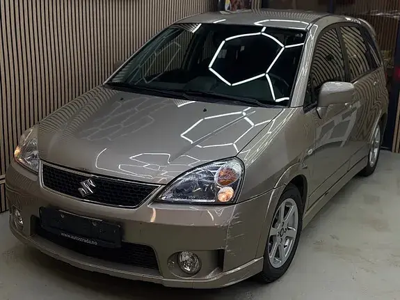 Suzuki Liana 2010 photo 4