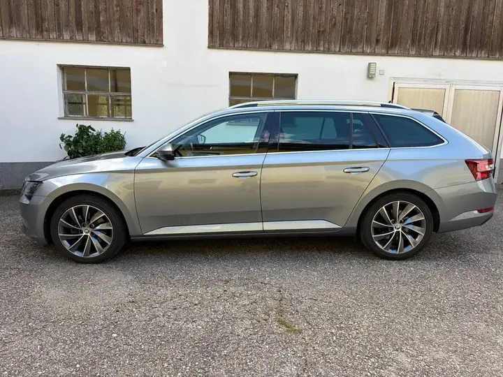 Skoda Superb 2018 photo 2