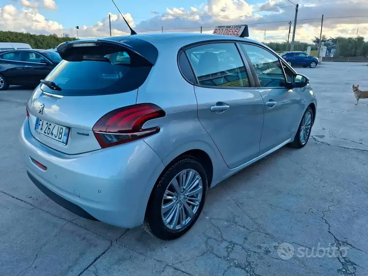Peugeot 208 2015 photo 4