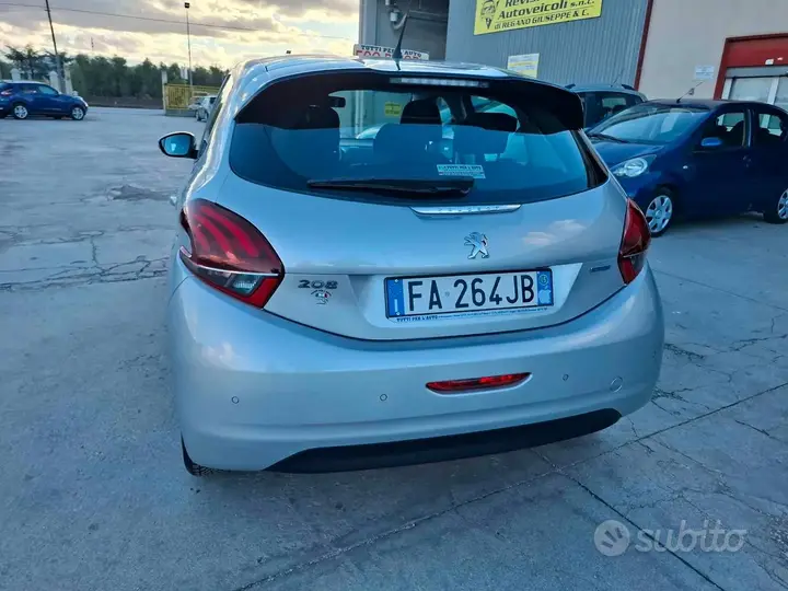 Peugeot 208 2015 photo 3