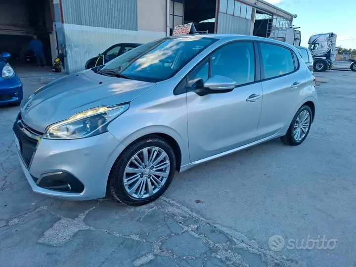 Peugeot 208 2015 photo 2