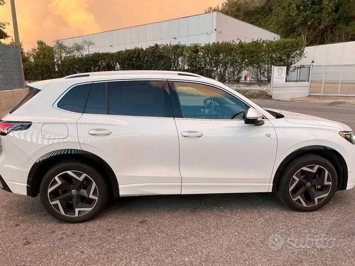 Volkswagen Tiguan 2024 photo 4