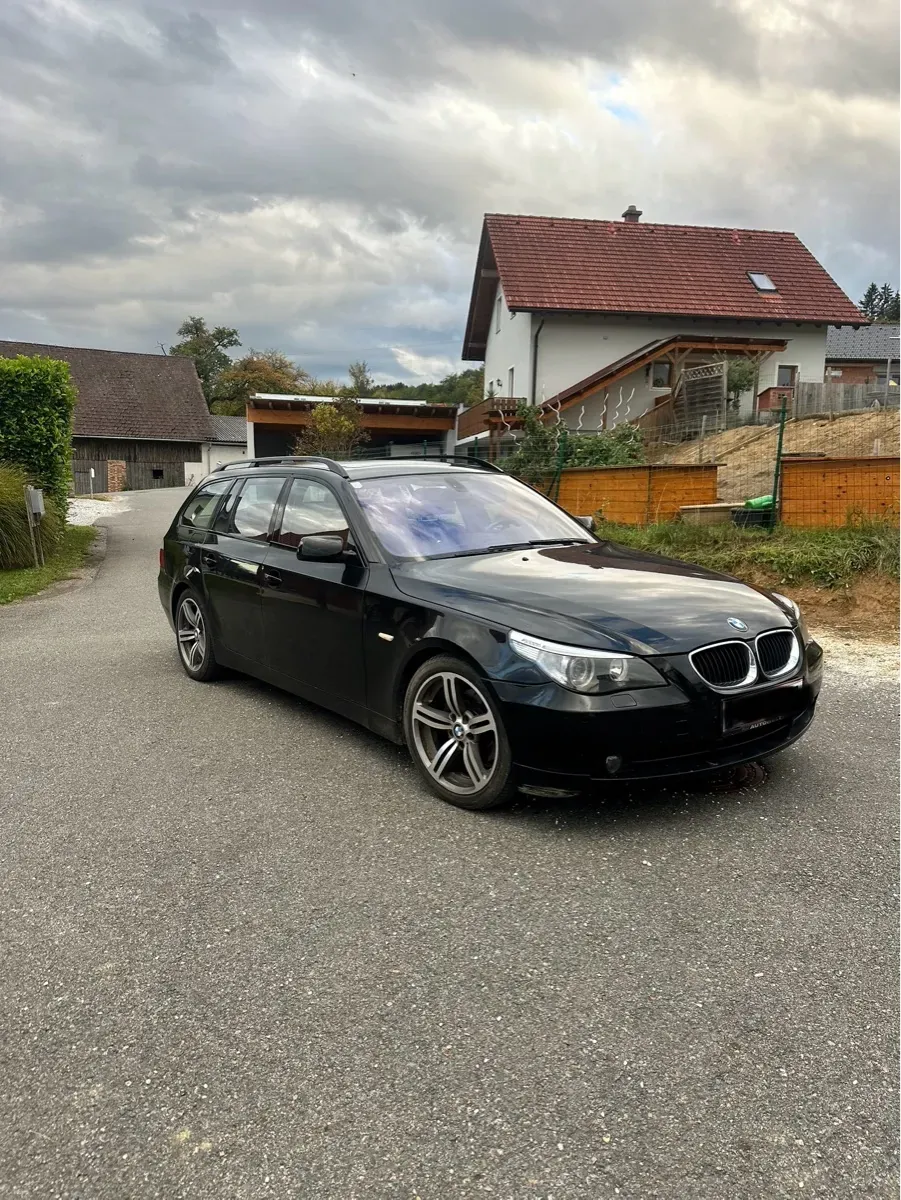 BMW 5 Series 2004 photo 2