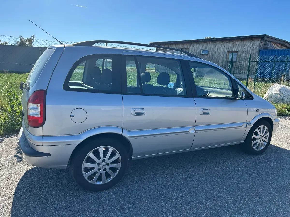 Opel Zafira 2004 photo 2