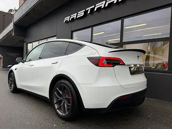 Tesla Model Y 2024 photo 4