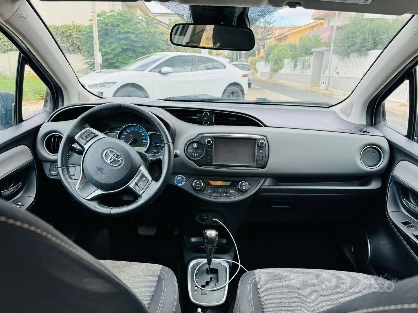 Toyota Yaris 2015 photo 5