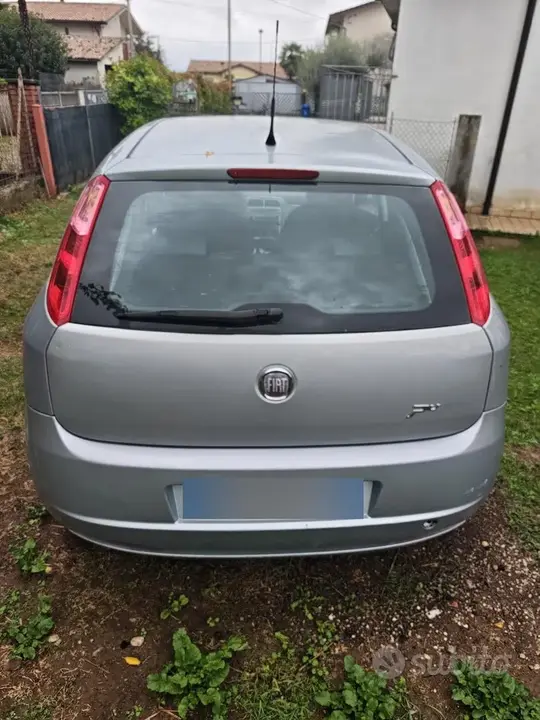 Fiat Grande Punto 2009 photo 2