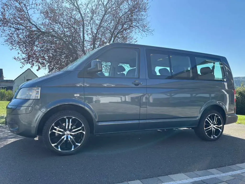 Volkswagen Caravelle 2006 photo 2