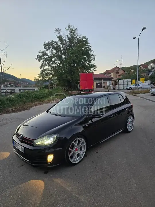 Volkswagen Golf 2012 photo 2